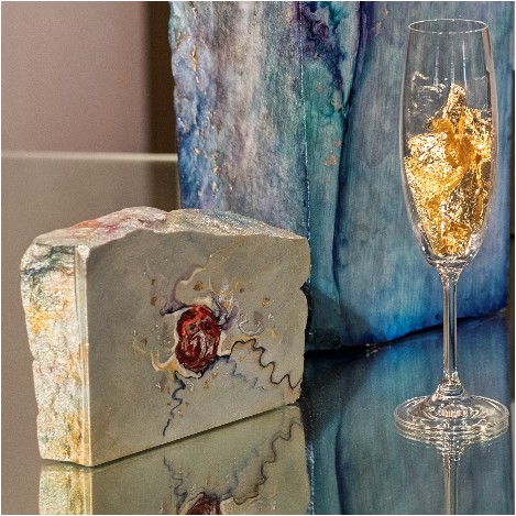 Lucia Oliva artist,artwork on marble. Installation