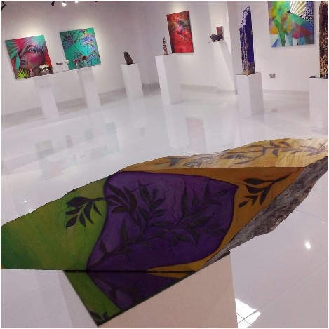 Art on stone. Dubai and Abu Dhabi, Italian contemporary artist